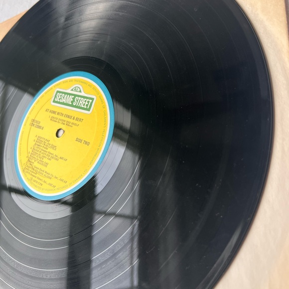 1979 Sesame Street CTW Vinyl Record with Black and White Design - Picture 8 of 9